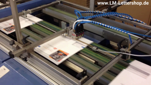 Pop-up Mailing auf einer Falzmaschine